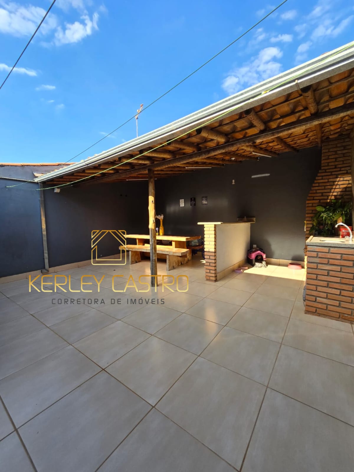 VENDO ÓTIMA CASA C/ VARANDA GOURMET-BELA VISTA